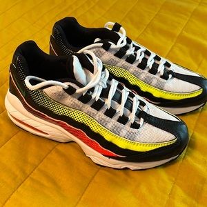 Grade School Nike Air Max 95 Size 5.5 Youth. LIKE NEW